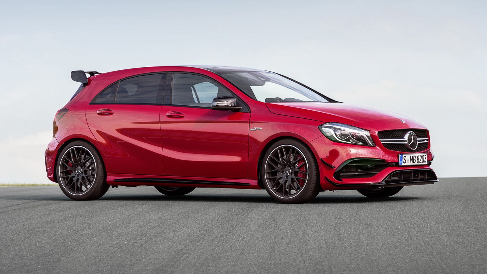 Η ανανεωμένη A45AMG πήρε και πάλι πίσω τον τίτλο του ισχυρότερου αυτοκινήτου στα 2,0 λτ. 