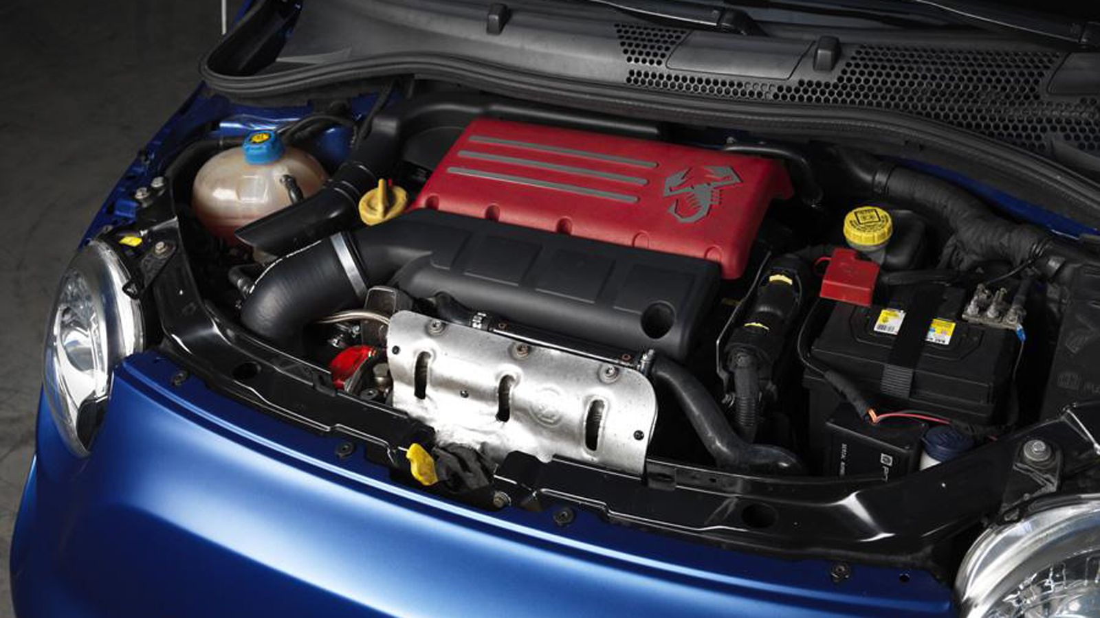 Η απόδοση του 1.400άρη turbo κινητήρα ανέβηκε σε αστρονομικά επίπεδα, καθώς η ισχύς πλέον είναι 331 ίπποι στις 5.750 σ.α.λ., ενώ η ροπή βρίσκεται στα 