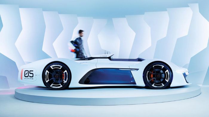 Το εικονικό αγωνιστικό όχημα παίρνει κίνηση από έναν V8 κινητήρα βενζίνης χωρητικότητας 4,5 λίτρων. Έχει ισχύ 450 ίππων στις 6.500 σ.α.λ., ενώ η ροπή 