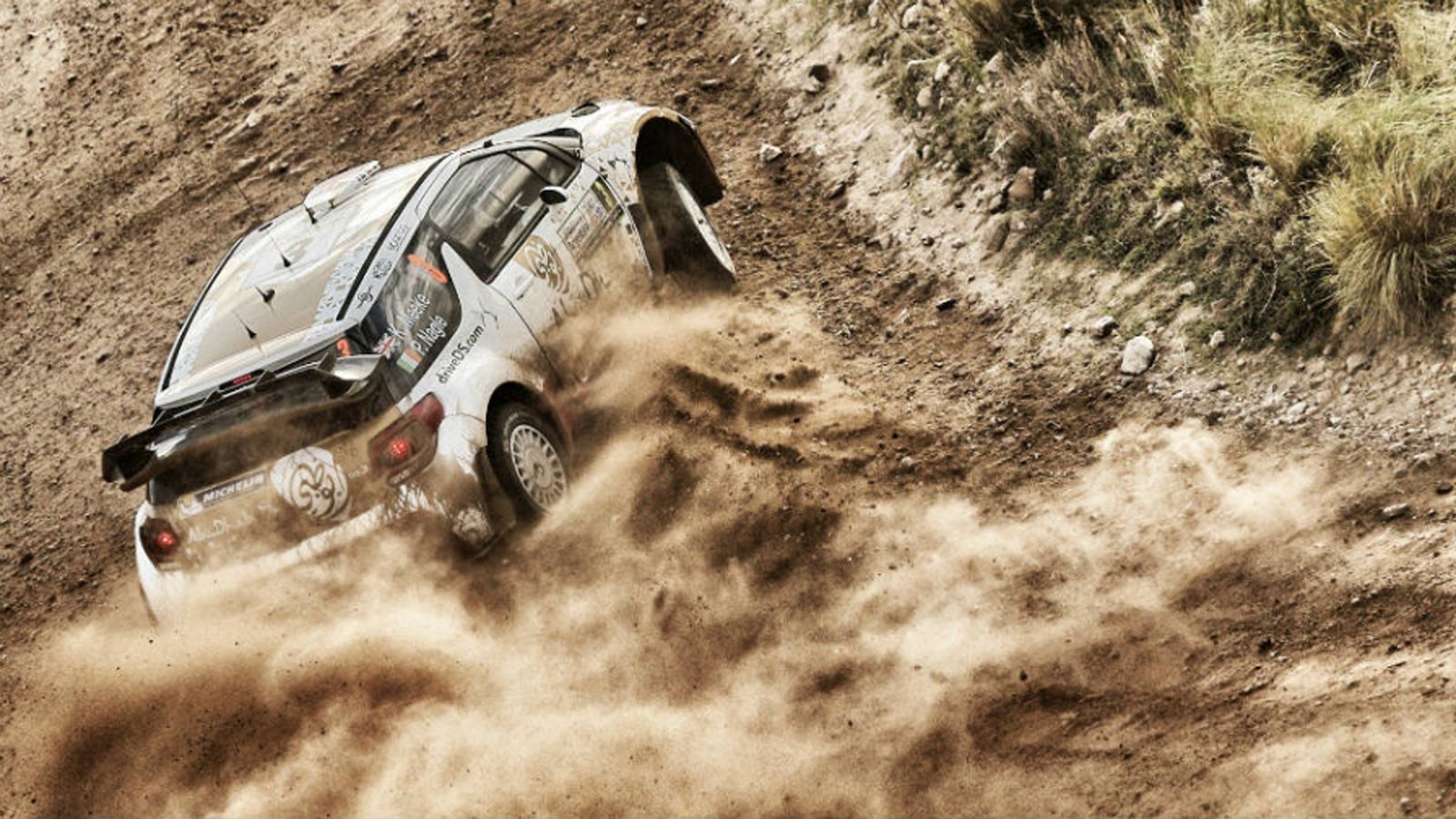 Εκμεταλλευόμενος τις εγκαταλείψεις της πρώτης ημέρας του Ράλι Αργεντινής, ο Kris Meeke έφερε το Citroen DS3 του πολύ μπροστά από αυτό του team-mate το