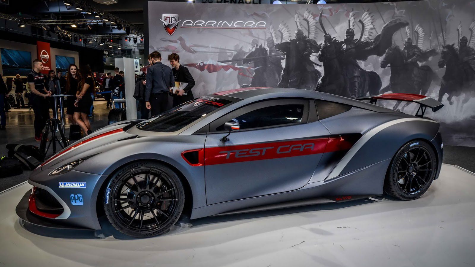 Η νεοσύστατη πολωνική εταιρεία κατασκευής supercar, η Arrinera Automotive S.A., παρουσίασε στο Poznan, μια αναβαθμισμένη εκδοχή του Hussarya, η οποία 