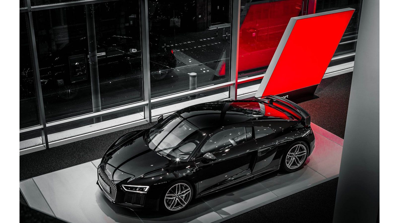 Στο πνεύμα της εποχής φαίνεται πως βαδίζει και το supercar της Audi, R8, μιας και ετοιμάζεται μια νέα έκδοσή του με μικρότερο κινητήρα, χωρητικότητας 