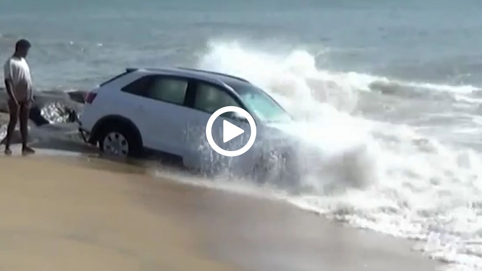 Audi Q3 κάνει μπάνιο στη θάλασσα (+video)