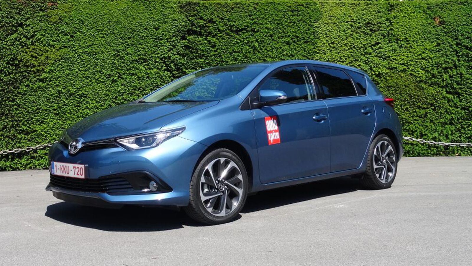 Εντελώς νέο είναι το μπροστινό μέρος του Toyota Auris. Δείχνει αρκετά σφηνοειδές και δυναμικό.