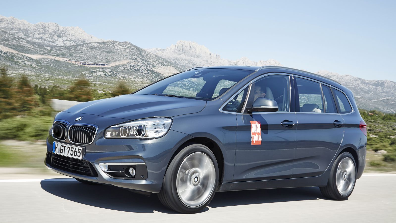 Η παρουσίαση της νέας BMW έγινε στο γραφικό Ζαντάρ της Κροατίας και στη διάθεσή μας είχαμε την κορυφαία και τετρακίνητη έκδοση 220d xDrive με στάνταρ 