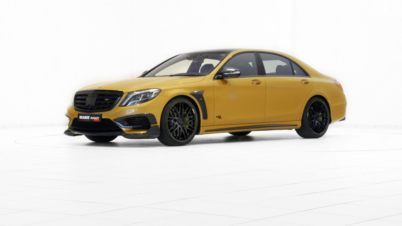 Στο Dubai έκανε την εμφάνισή της η χρυσή S Class.