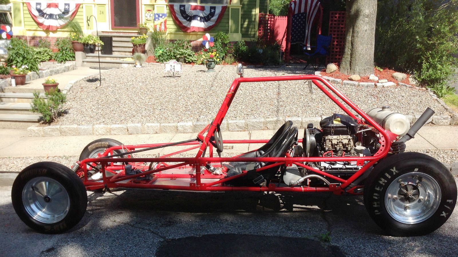 Στο σωληνωτό πλαίσιο του buggy βρίσκεται κεντρικά τοποθετημένο το 6κύλινδρο σύνολο των 2.341 κ.εκ., που βρισκόταν κάτω από την 911T την δεκαετία του 1