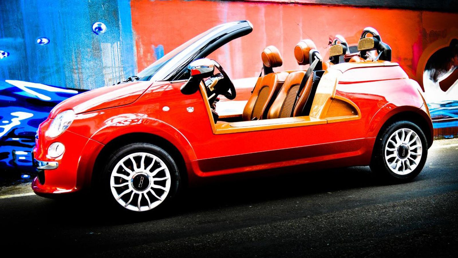 Αν θέλετε ένα πραγματικά cabrio Fiat 500 θα πρέπει να ταξιδέψετε μέχρι το Μιλάνο. Εκεί βρίσκεται η Castagna Milano, η οποίο ετοίμασε μια funky ανοιχτή