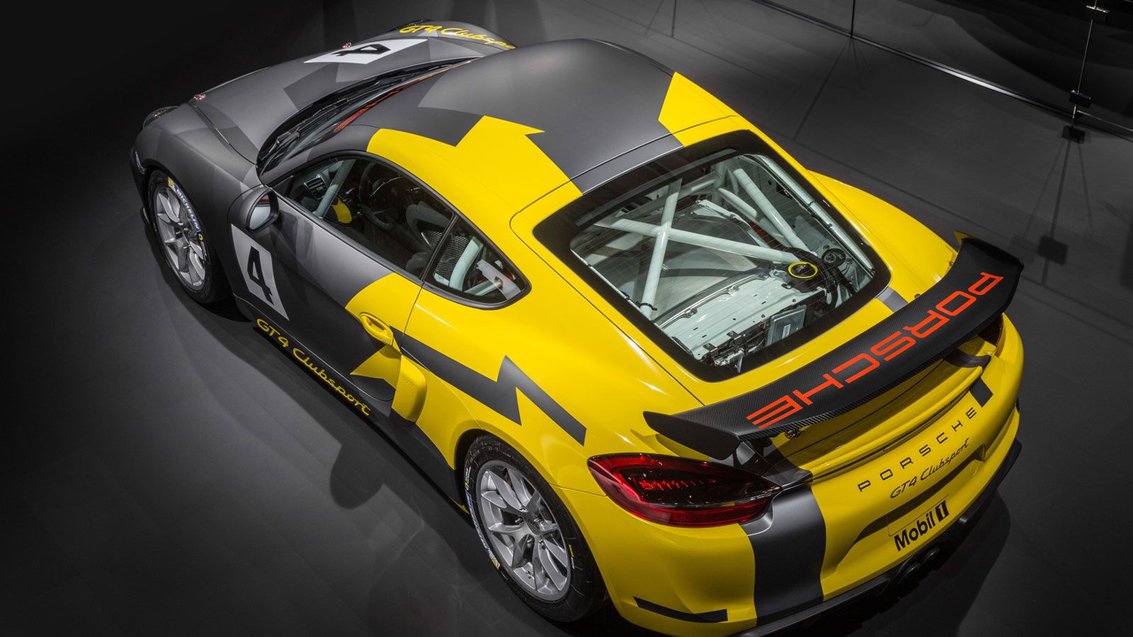 Με χρήση ελαφριών υλικών το βάρος της Cayman GT4 Clubsport έχει μειωθεί κατά 40 κιλά από το μοντέλο παραγωγής, με το συνολικό της να αγγίζει τα 1.300 