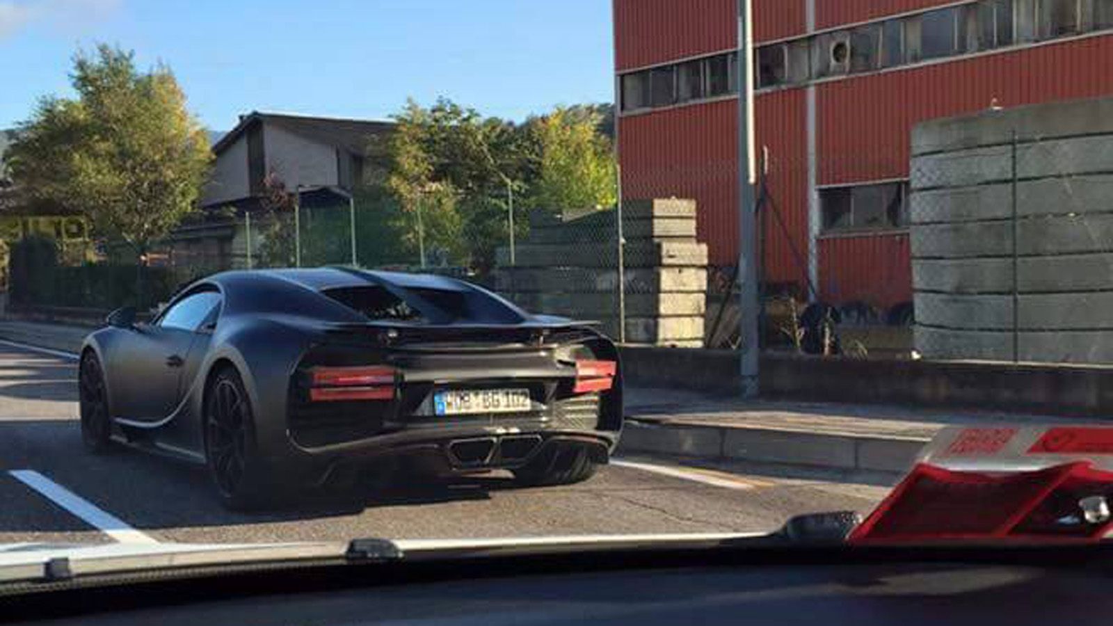 Αυτή είναι η Bugatti Chiron, ο αντικαταστάτης της Veyron η οποία πιάστηκε στα πράσα σε δημόσιο δρόμο.