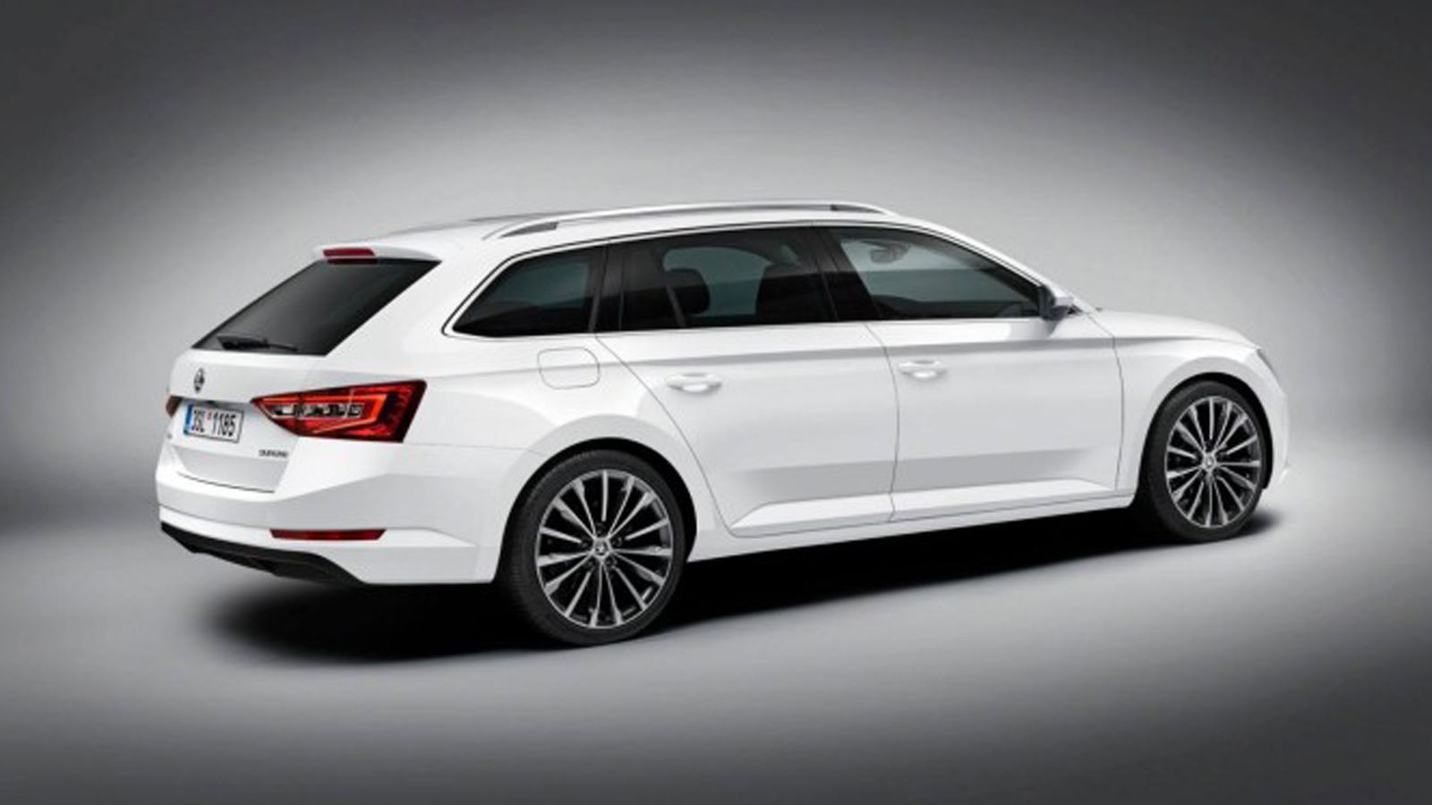 Η Superb Combi είναι η station wagon έκδοση της Superb. Το πίσω μέρος έχει διαφοροποιηθεί αισθητικά.