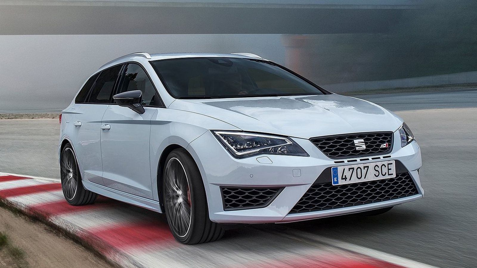 Η SEAT φαίνεται πως εξετάζει το ενδεχόμενο να εμπλουτίσει την CUPRA «οικογένεια» μοντέλων της με νέα «μέλη». Και, μάλιστα, όχι με ότι μοντέλα να `ναι,