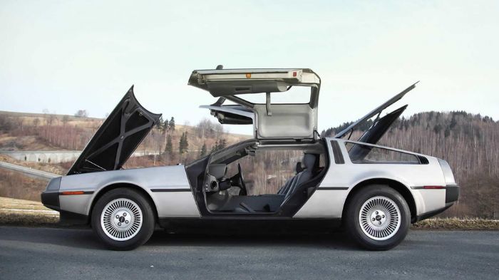 Ο πωλητής του DeLorean DMC-12 ισχυρίζεται πως επένδυσε πάνω από 15.000 ευρώ για την αποκατάστασή του.