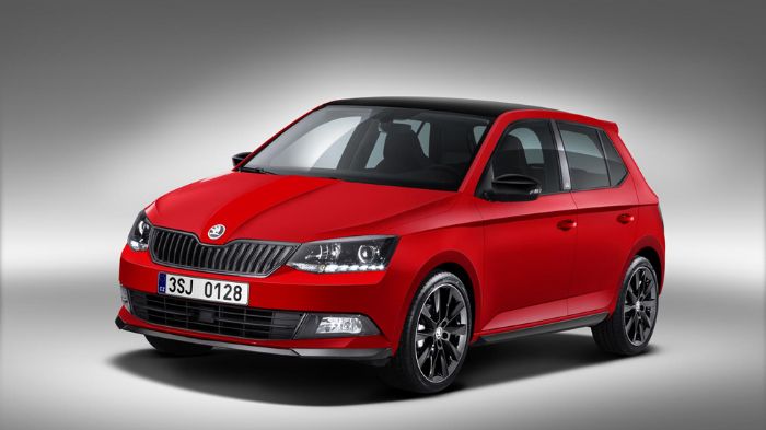 Οι αισθητικές διαφορές έχουν να κάνουν με τις μαύρες, αποκλειστικής σχεδίασης ζάντες των 16 και 17 ιντσών, τα φιμέ τζάμια, τις μαύρες «πινελιές» στο α