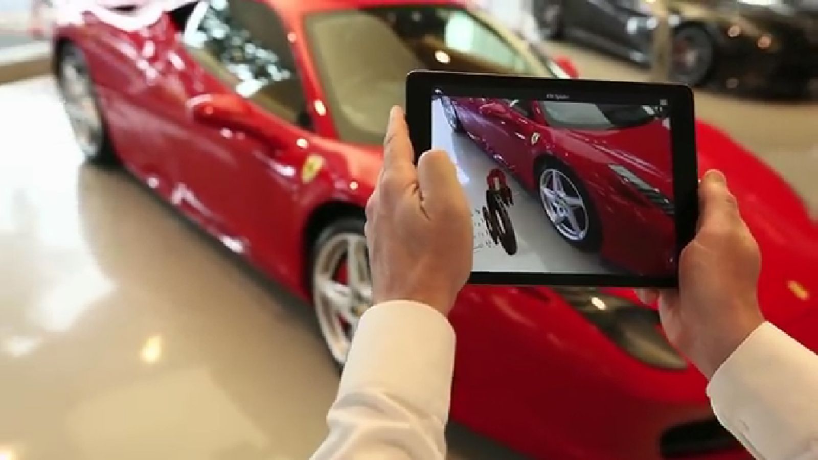 Μόλις «κλειδώσετε» στη Ferrari που σας ενδιαφέρει, αρχίζουν να εμφανίζονται στο tablet όλες οι διαθέσιμες επιλογές. Από χρώματα και σχέδια τροχών, μέχ
