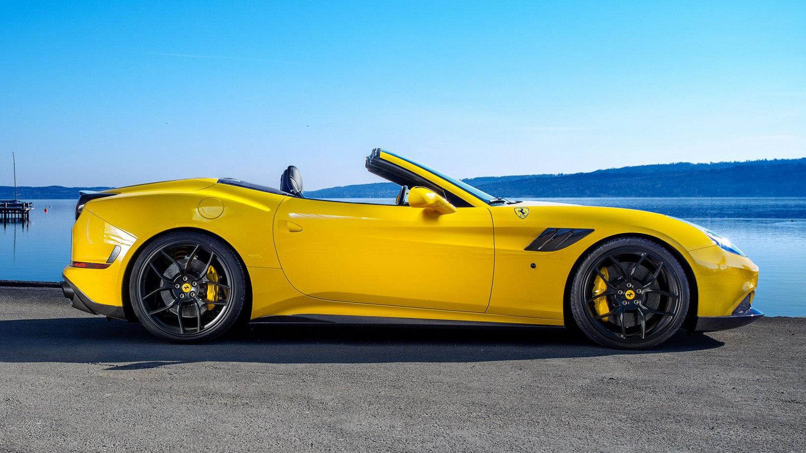 Αλλαγές έγιναν και στην ανάρτηση και προκειμένου να βελτιωθεί το κράτημα, τοποθετήθηκαν κοντύτερα κατά 35 χλστ. ελατήρια. Οι τροχοί, πάλι, είναι 22 ιν