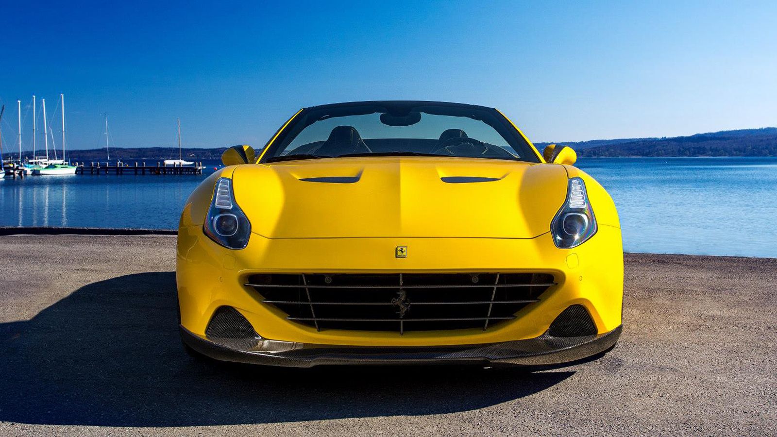 Οι αισθητικές αλλαγές είναι –ευτυχώς- αρκετά διακριτικές, με το ανθρακονημάτινο πακέτο της Novitec Rosso να περιλαμβάνει εμπρός σπόιλερ, μάσκα, 