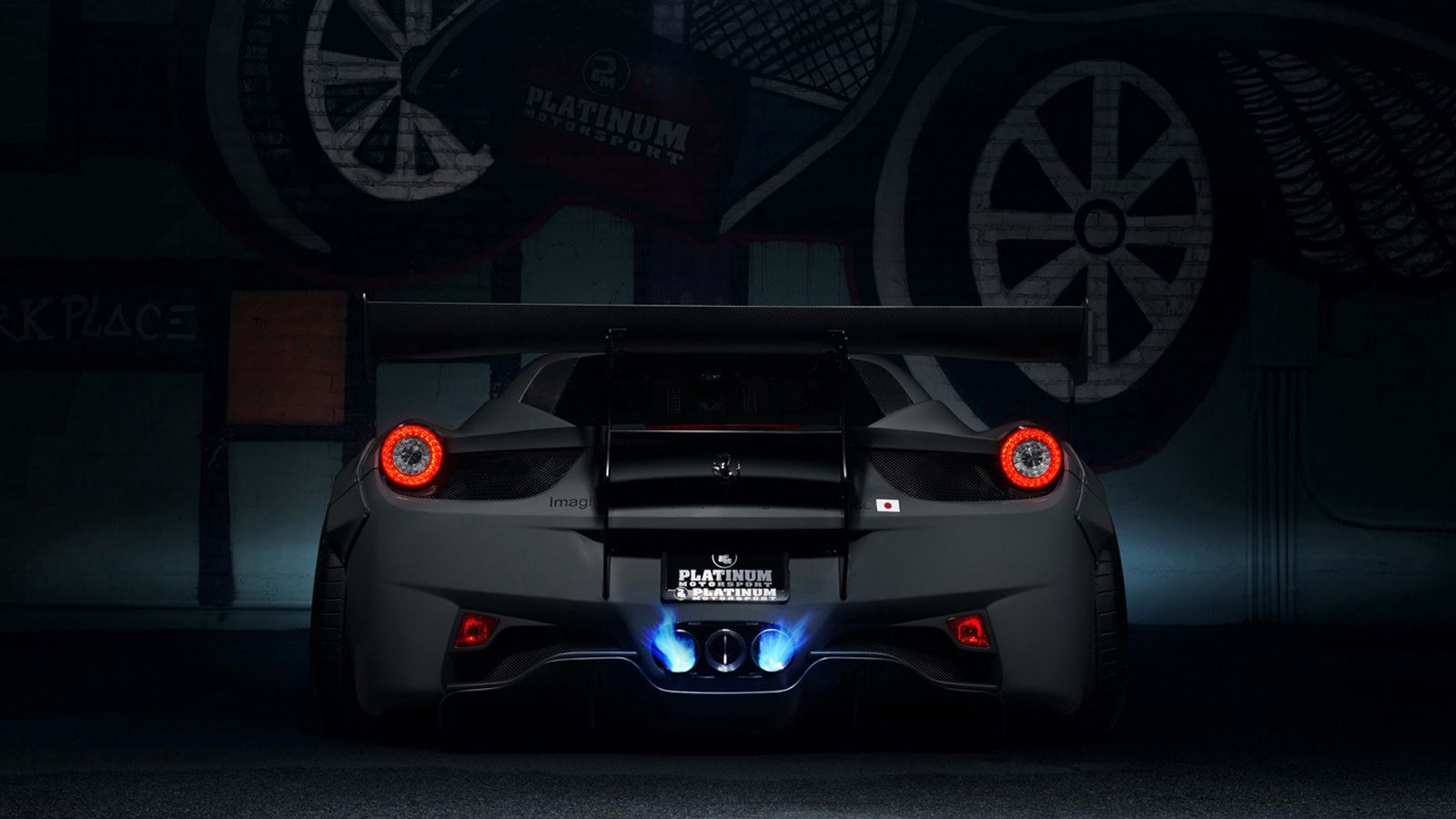 Ομολογουμένως, εντυπωσιακά μεγάλη η οπίσθια αεροτομή.