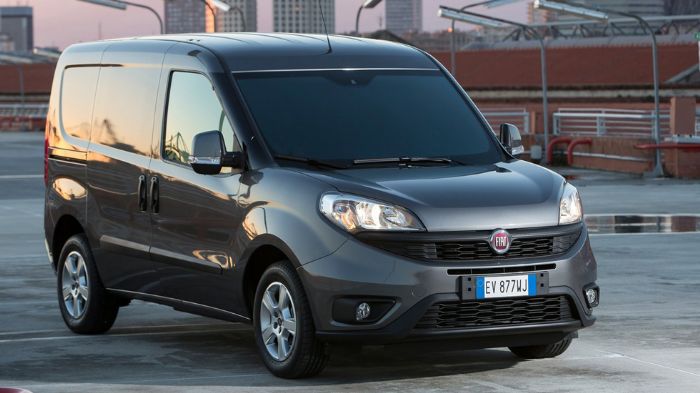 Στην ελληνική αγορά, το Doblo Cargo προσφέρεται σε 2 παραλλαγές (Cargo και WorkUp), 2 ύψη οροφής και 2 μεταξόνια. 