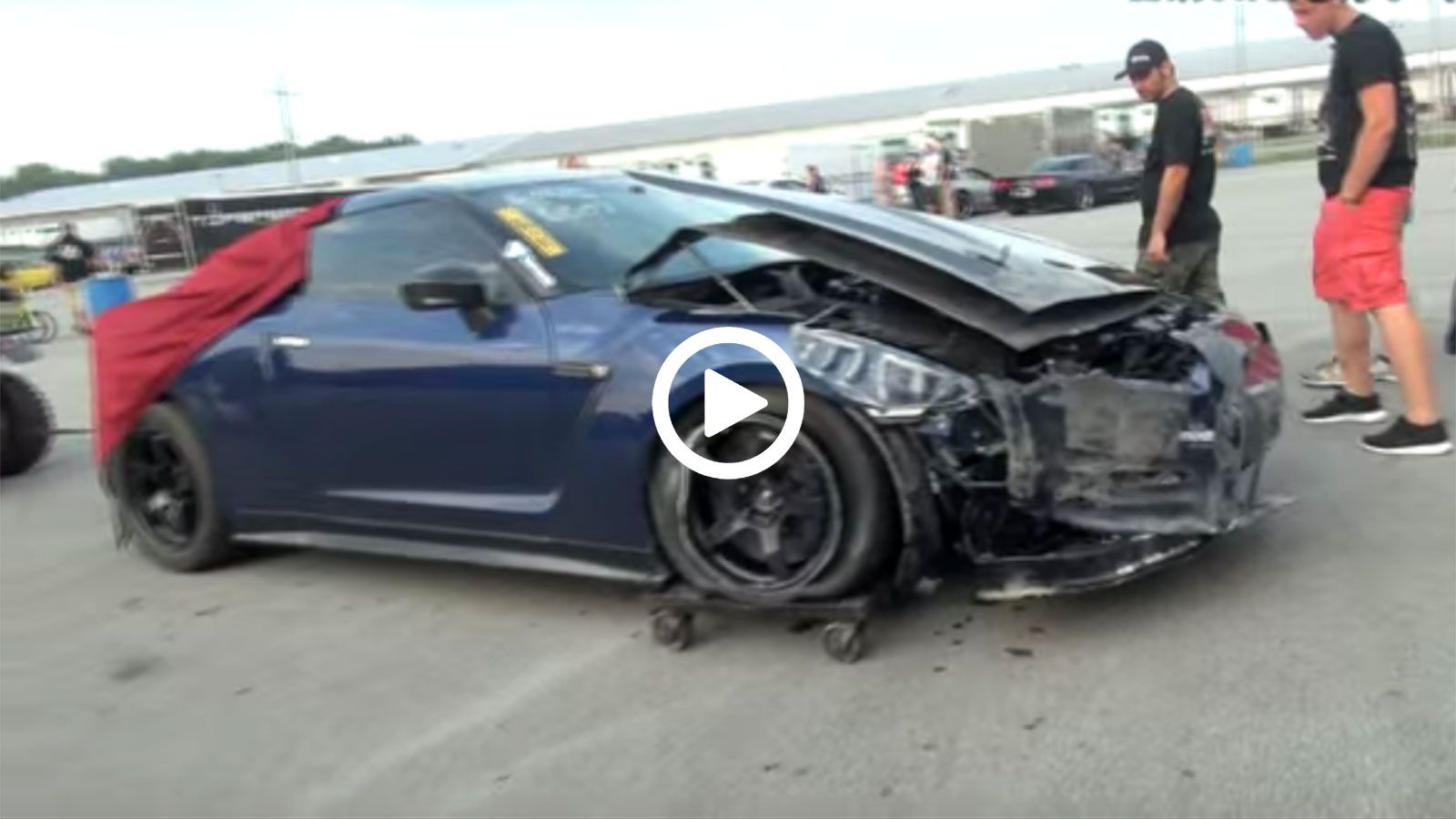 GT-R 2.000PS πάτησε λάδια σε αγώνα dragster 