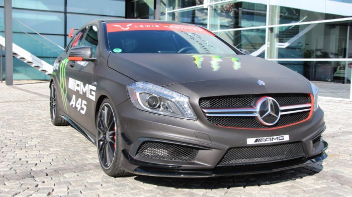 Από τη σελίδα της Mercedes-AMG στο Facebook έρχονται οι εικόνες της A-Class που φτιάχτηκε ειδικά για τον πιλότο της εταιρείας και πρωταθλητή της F1, L