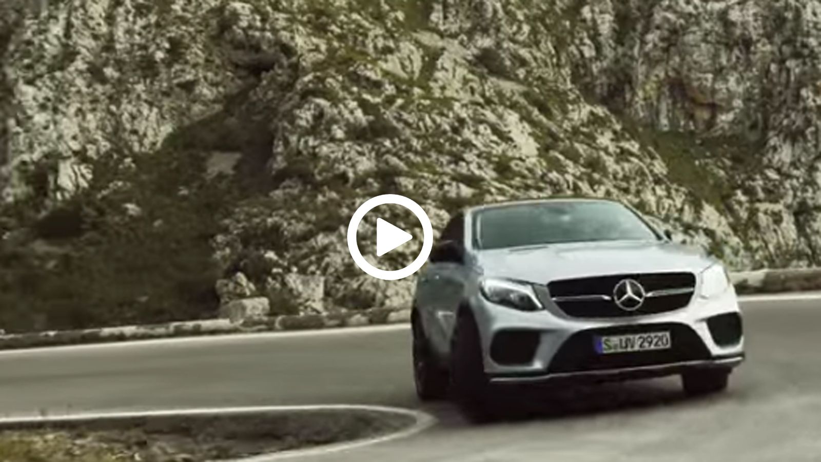 Ο Hamilton στρίβει την GLE Coupe