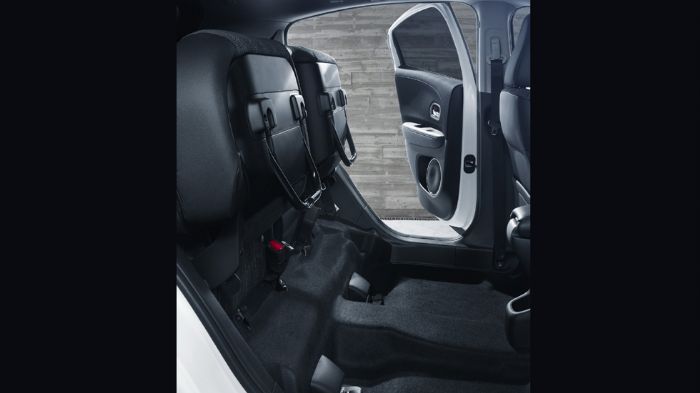 Μέσω της τεχνολογίας Magic Seats, το κάθισμα αναδιπλώνεται σε ποσοστό 60:40, παίρνοντας πολλές ρυθμίσεις. 