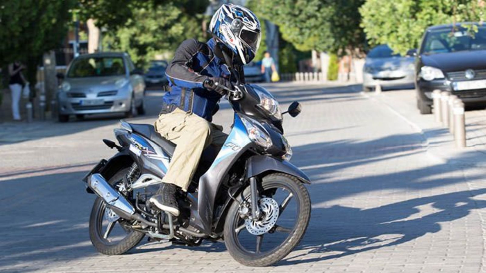 Test: Honda Supra-X 125 HelmIn