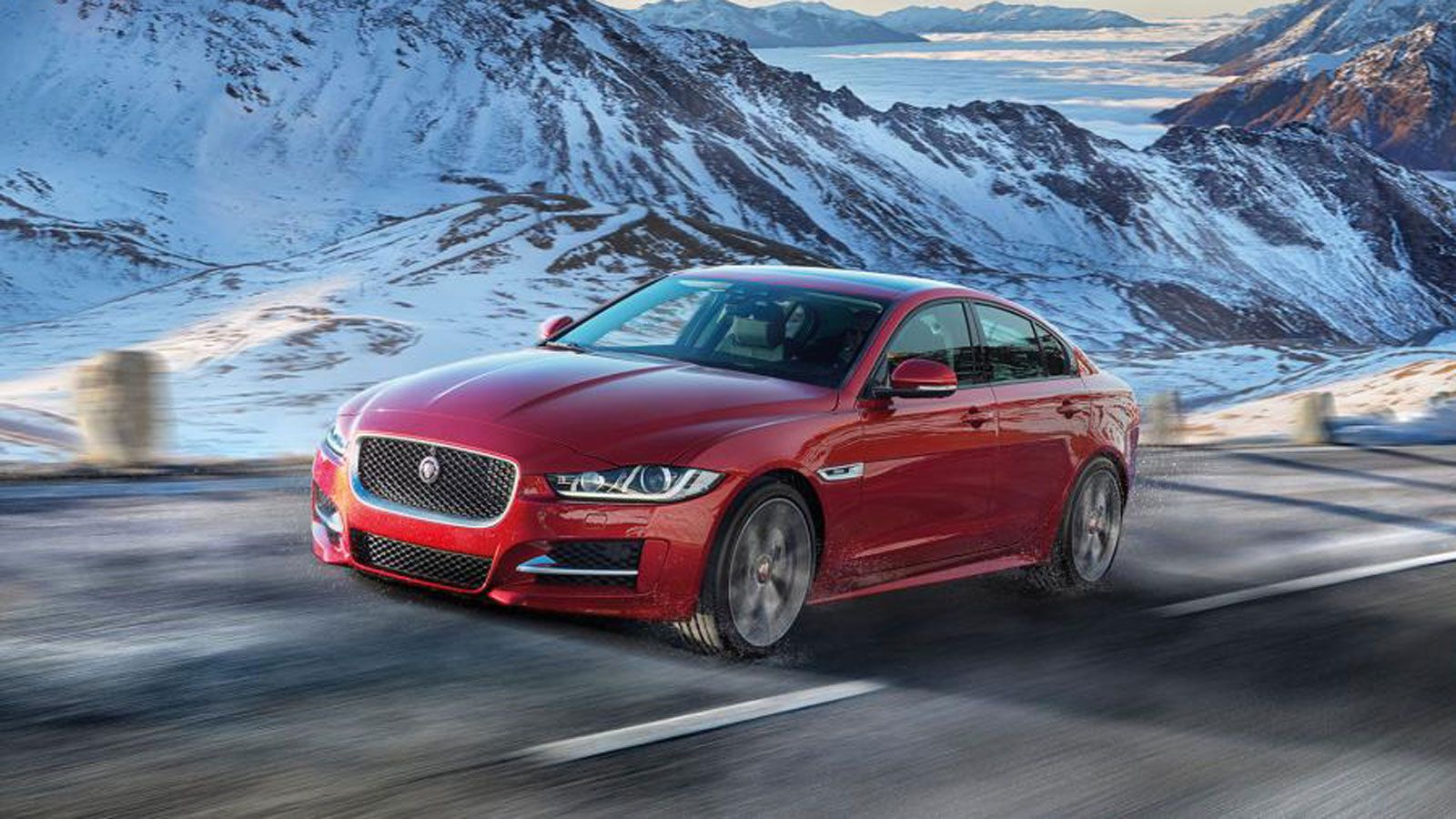 Το σεντάν μοντέλο της Jaguar θα προσφέρεται με τετρακίνηση.