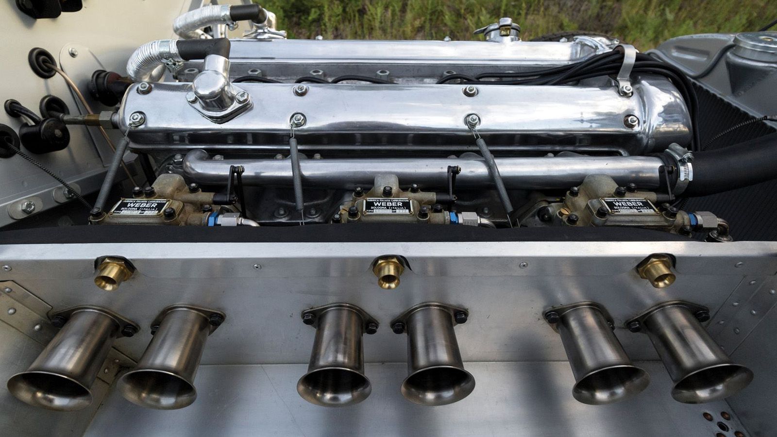 Προσέξτε τα καρμπυρατέρ της Weber.