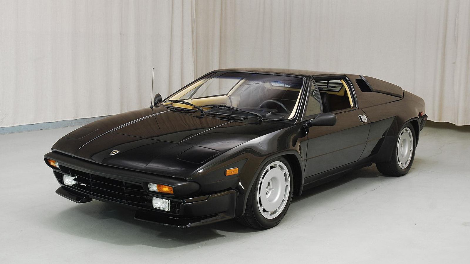 Μία από τις τελευταίες Lamborghini Jalpa που φτιάχτηκαν ποτέ θα πωληθεί σε δημοπρασία και βρίσκεται σε άριστη κατάσταση, καθώς στο κοντέρ της έχουν γρ