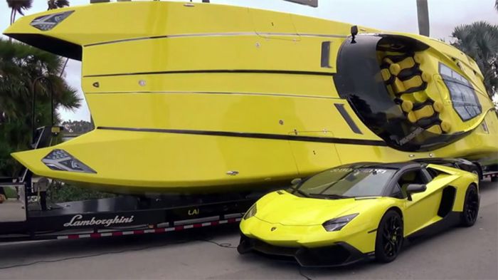 Κατά τη διάρκεια του Supercar Week 2015 που πραγματοποιήθηκε στο Palm Beach της Φλόριντα, την παράσταση έκλεψε το δίδυμο ξηράς και θαλάσσης της Lambor