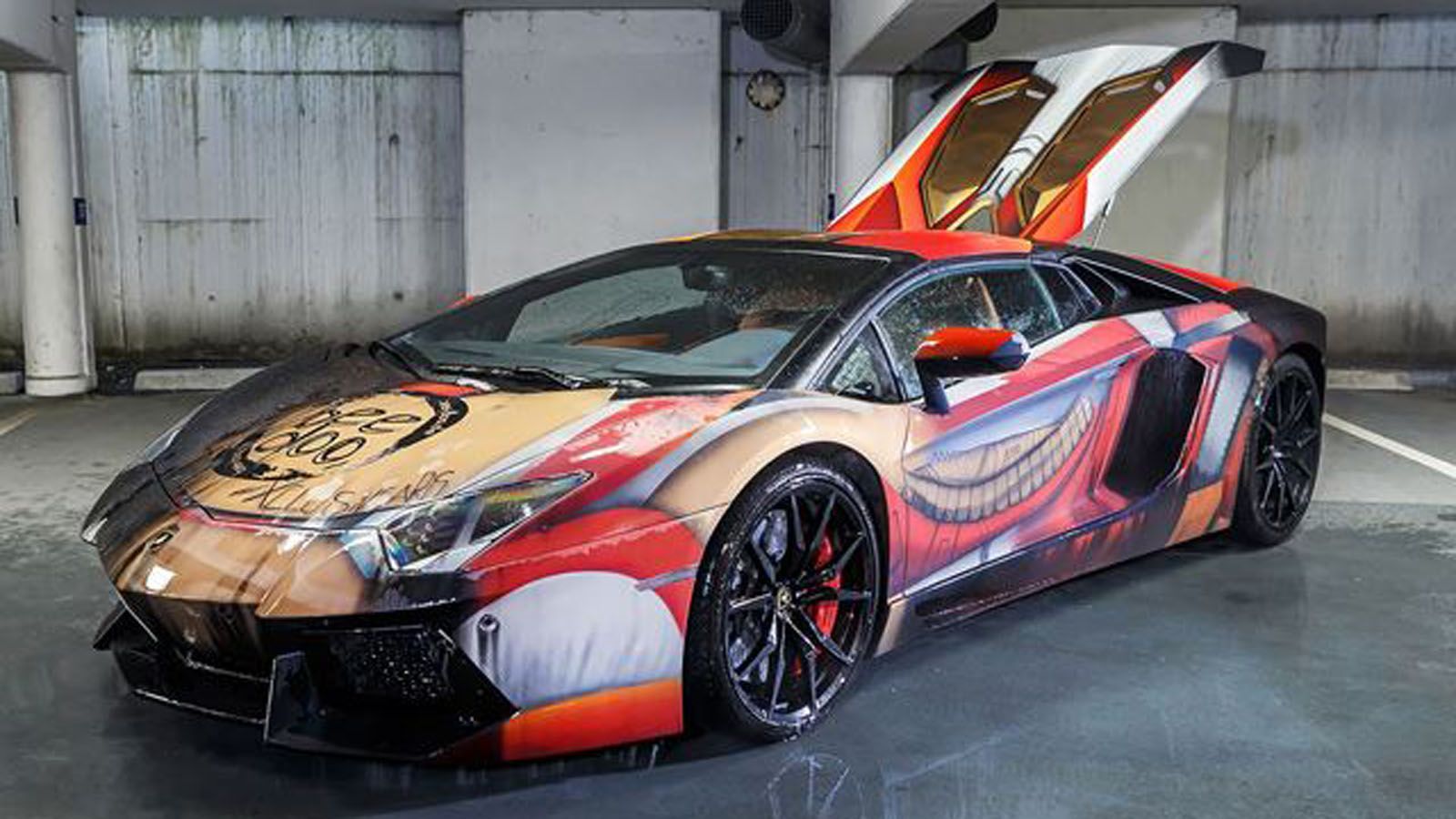 Το χρώμα αυτής της Lamborghini είναι απίστευτο.