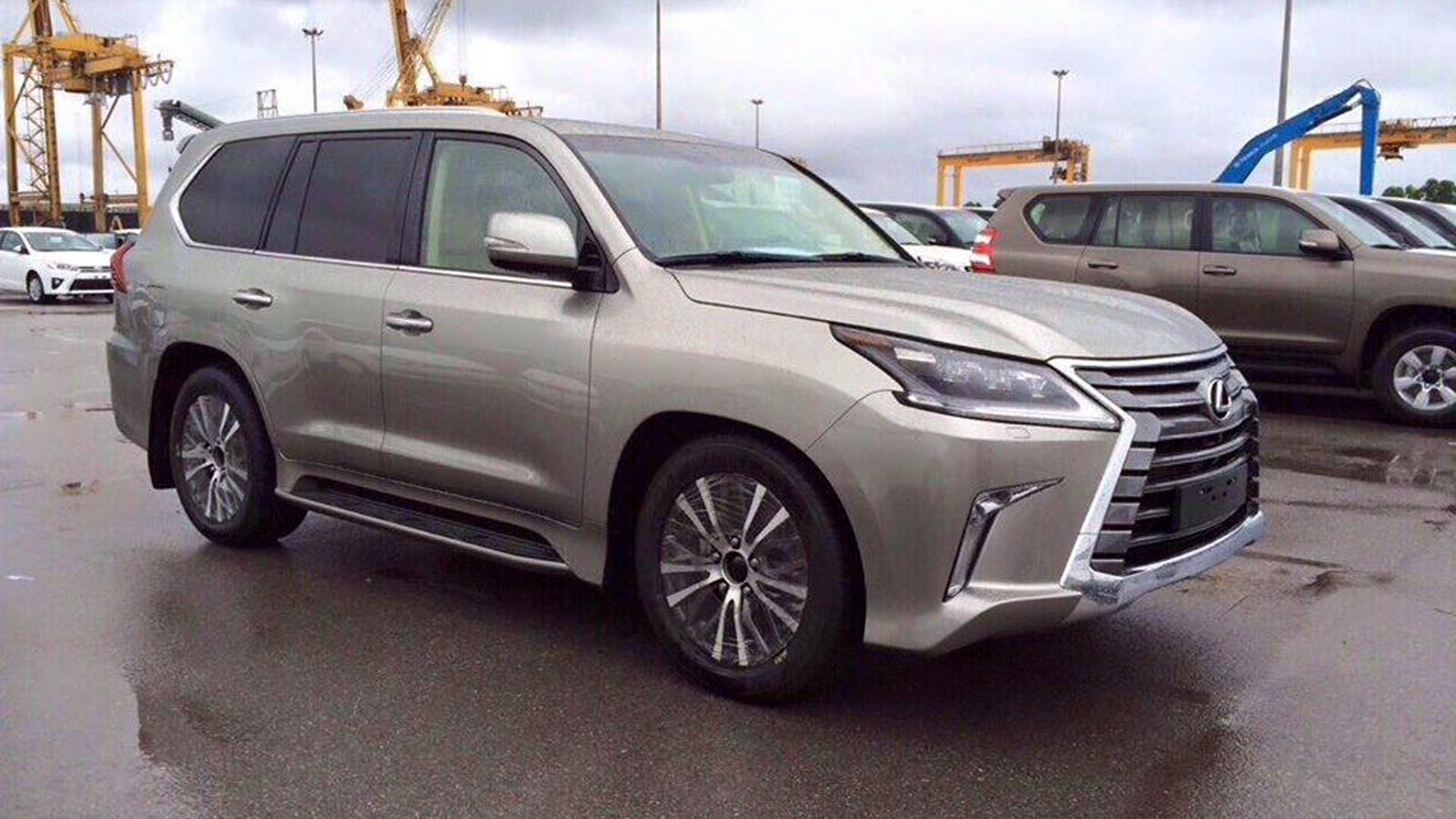 Αυτή είναι η πρώτη εικόνα του ανανεωμένου Lexus LX χωρίς καμουφλάζ, από κατασκοπευτικό φακό.