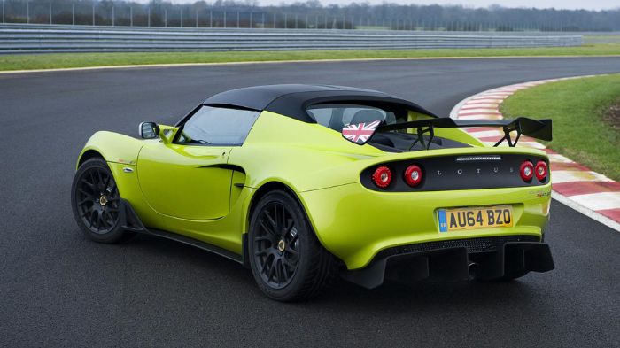 Η Lotus Elise S Cup διαθέτει αεροδυναμικό body kit που αύξησε το downforce του οχήματος κατά 66 κιλά στα 161 χλμ./ώρα και κατά 125 κιλά στην τελική το