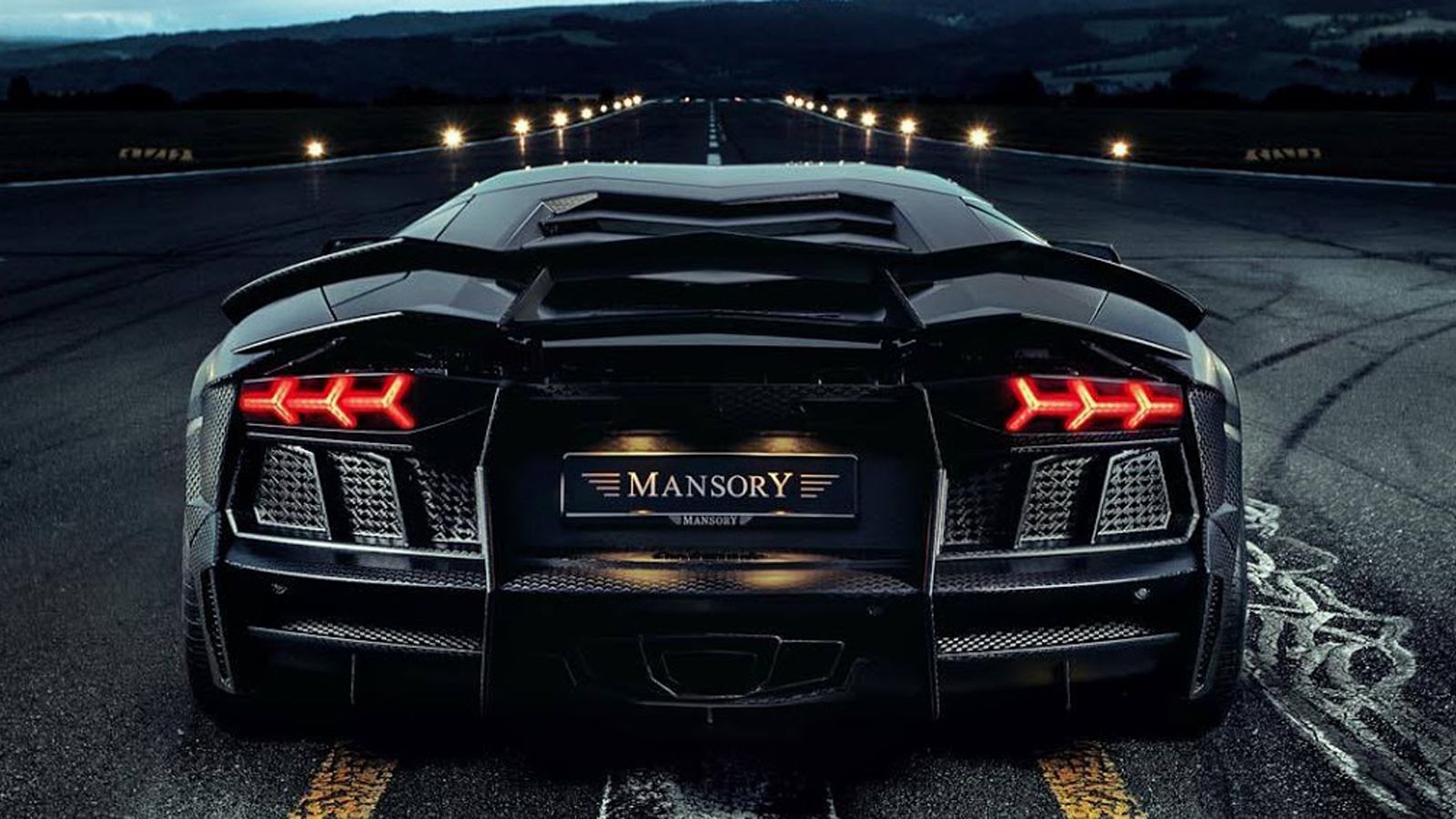 Αποστομωτικά είναι και τα νούμερα επιδόσεων που ανακοινώνει η Mansory, με το 0-100 χλμ./ώρα να επιτυγχάνεται μέσα σε μόλις 2,6 δλ. και την τελική ταχύ