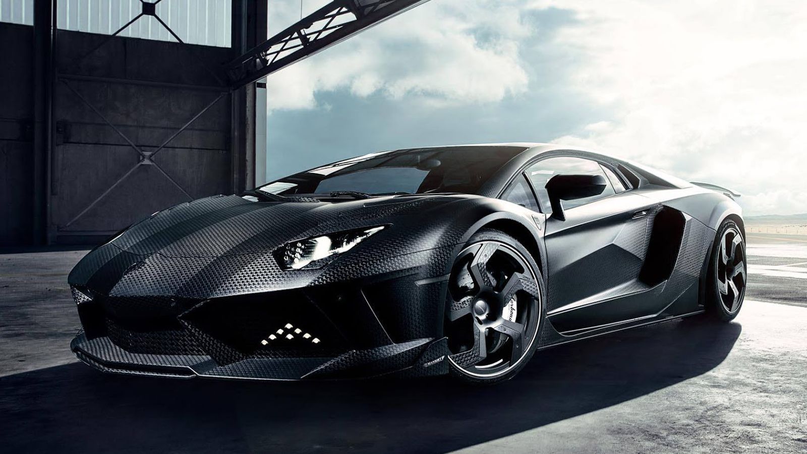 Η Mansory Carbonado με τον διπλοτούρμπινο V12 των 1.250 ίππων αποτελεί ένα από τα πιο εξωτικά supercars του κόσμου.