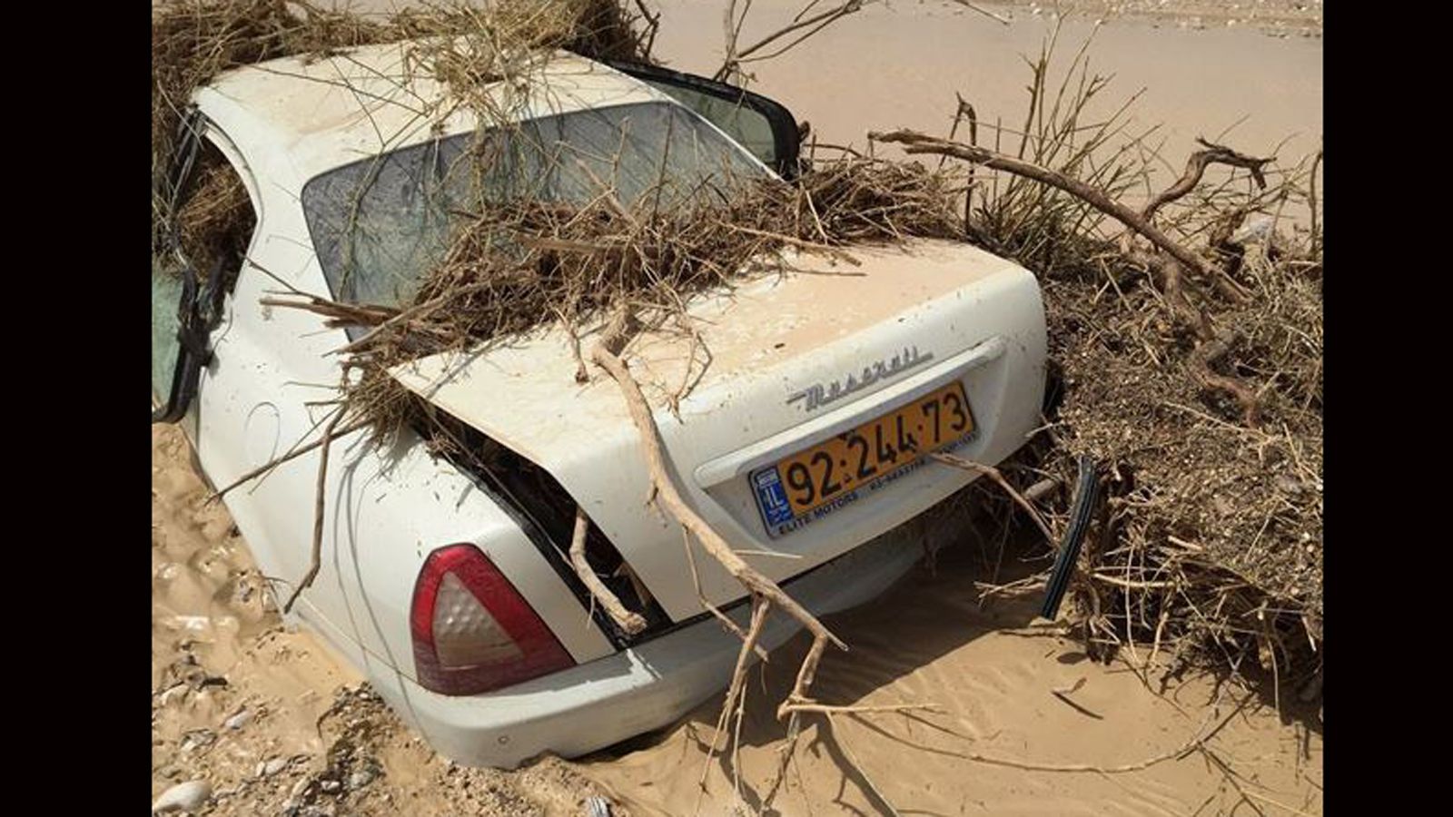 Η καταστροφή της Maserati είναι ολοκληρωτική.