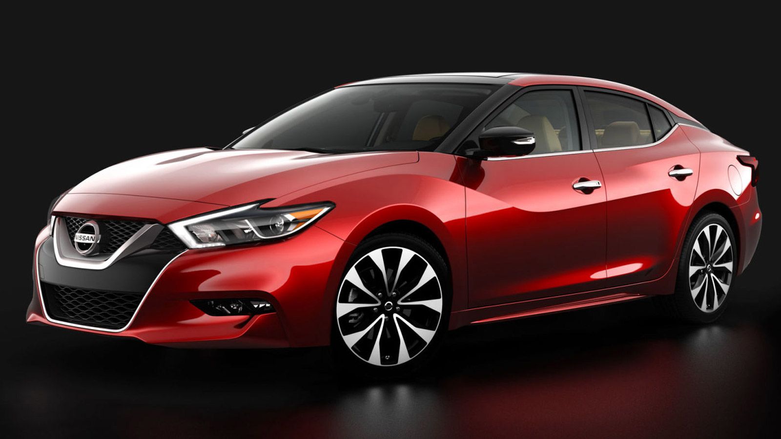 Δυναμικό το εμπρός μέρος του νέου sedan της Nissan.