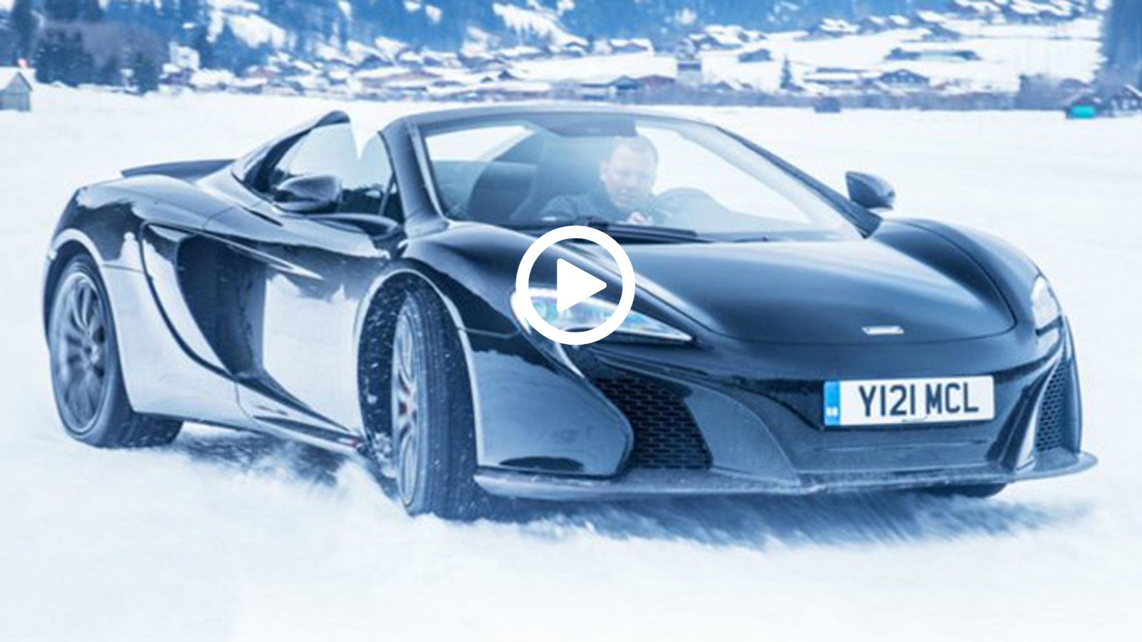 Μία McLaren 650S γλεντάει στα χιόνια και προσφέρει μοναδικό θέαμα.