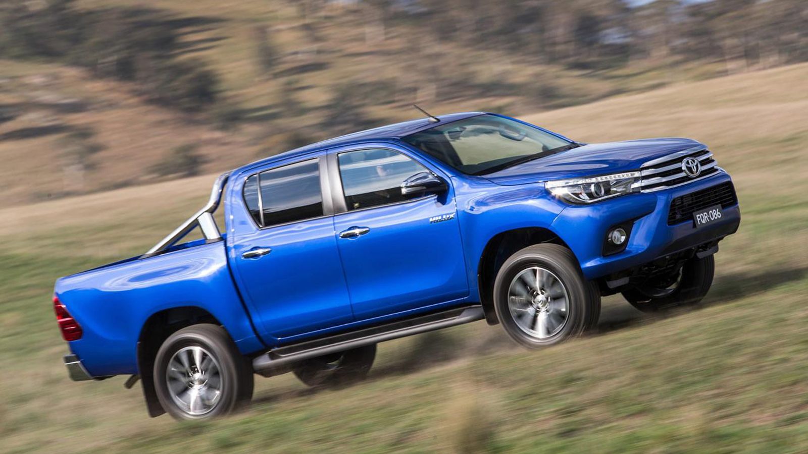 Αναβαθμισμένη αναμένεται η ποιότητα κύλισης, αλλά και η ηχομόνωση, ενώ μεγαλύτερη θα είναι και η αυτονομία του νέου Hilux, χάρη στους ποιο οικονομικού