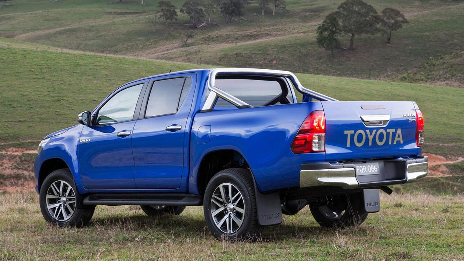 Με μήκος 5.335 χλστ., το νέο Hilux είναι 70 χλστ. μακρύτερο από το υπάρχον, ενώ είναι και φαρδύτερο κατά 20 χλστ., την ίδια στιγμή που έχει μειωθεί το