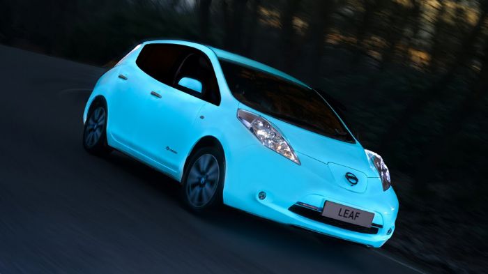 Η Nissan γίνεται η πρώτη εταιρεία που εφαρμόζει σε ένα μοντέλο της μια επίστρωση που λάμπει στο σκοτάδι, καθώς απορροφά τις ηλιακές ακτίνες UV και λαμ