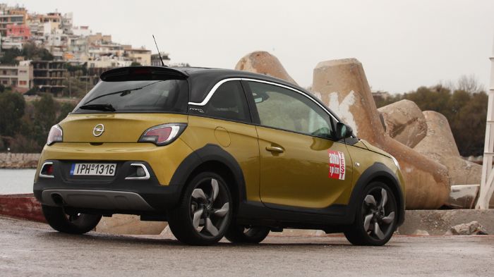 Eξωτερικά, το Adam Rocks κερδίζει τις εντυπώσεις σε σχεδίαση. 