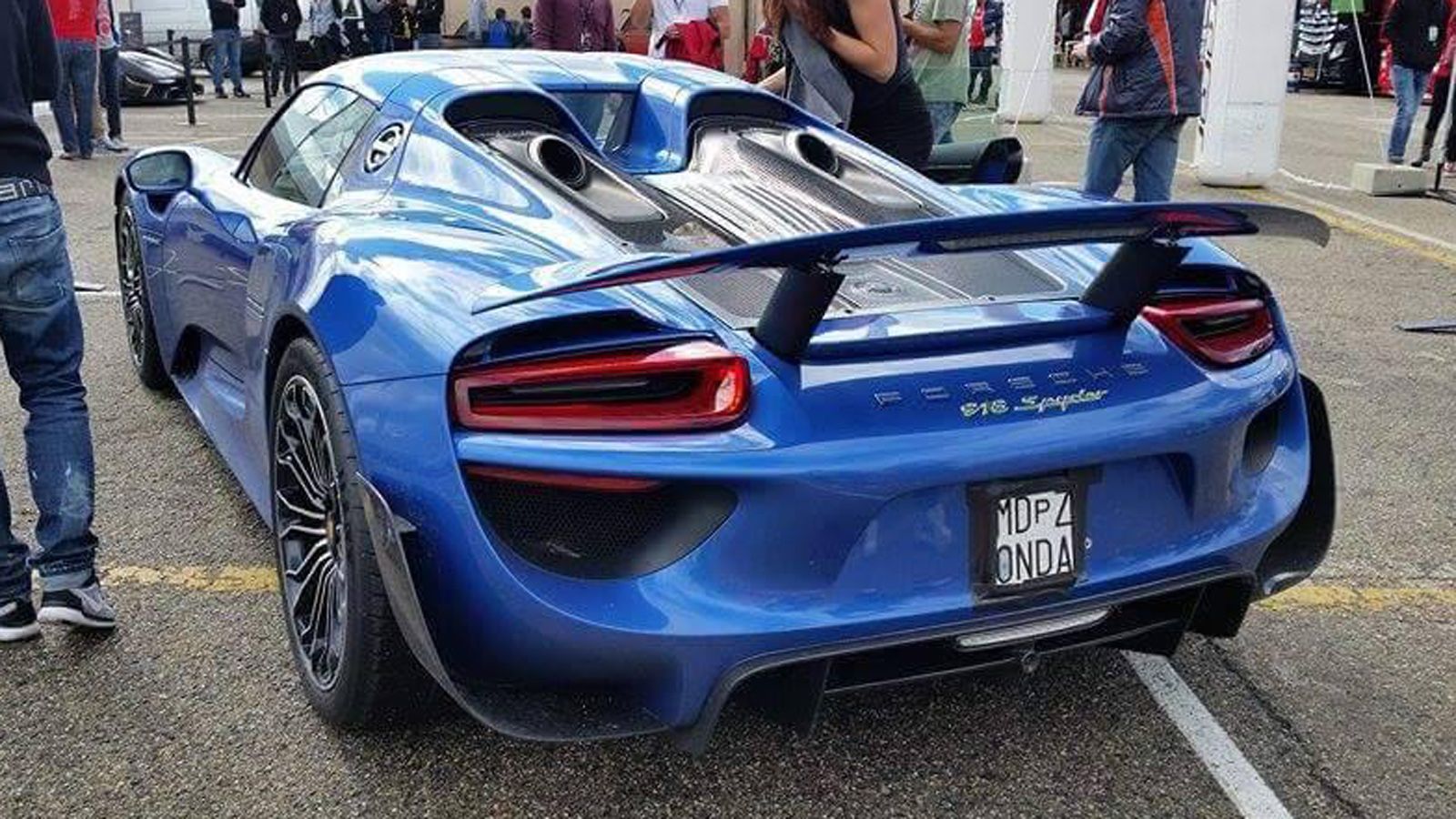 Η πίσω πινακίδα τα λέει όλα...