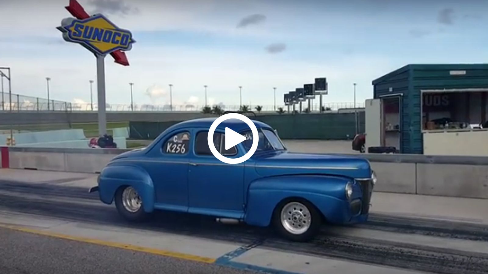 Παππούς σε dragster
