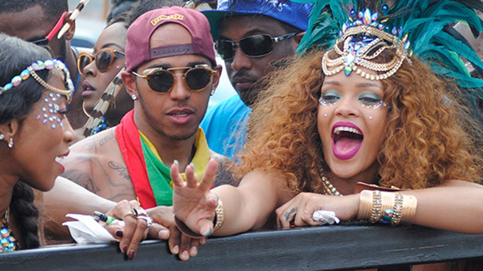 Στιγμιότυπο από το φεστιβάλ Kadooment Day Parade του Barbados που το ζεύγος(;) έκανε την πρώτη του εμφάνιση.