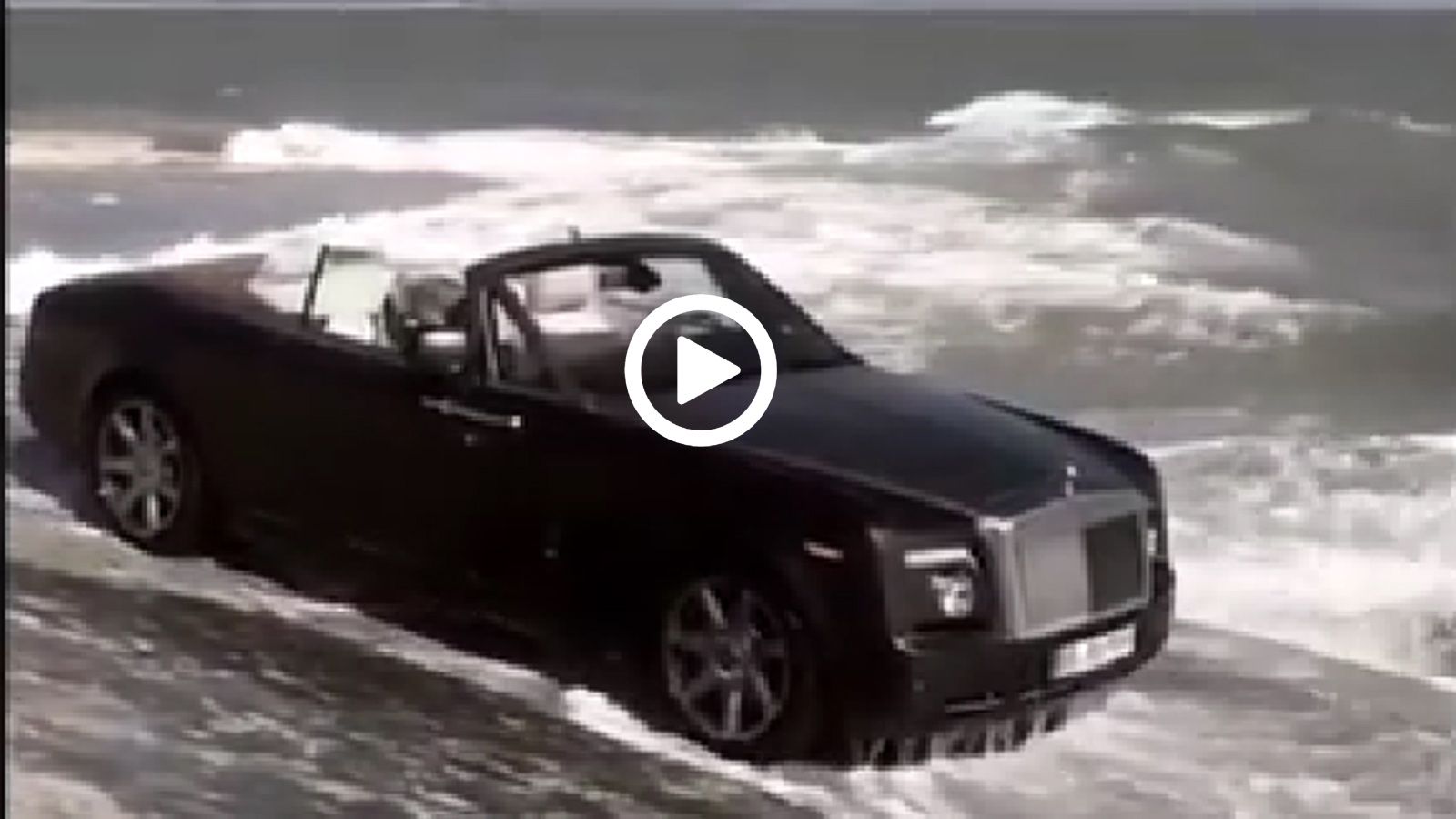 Πήγε βόλτα στη παραλία με τη Rolls Royce 