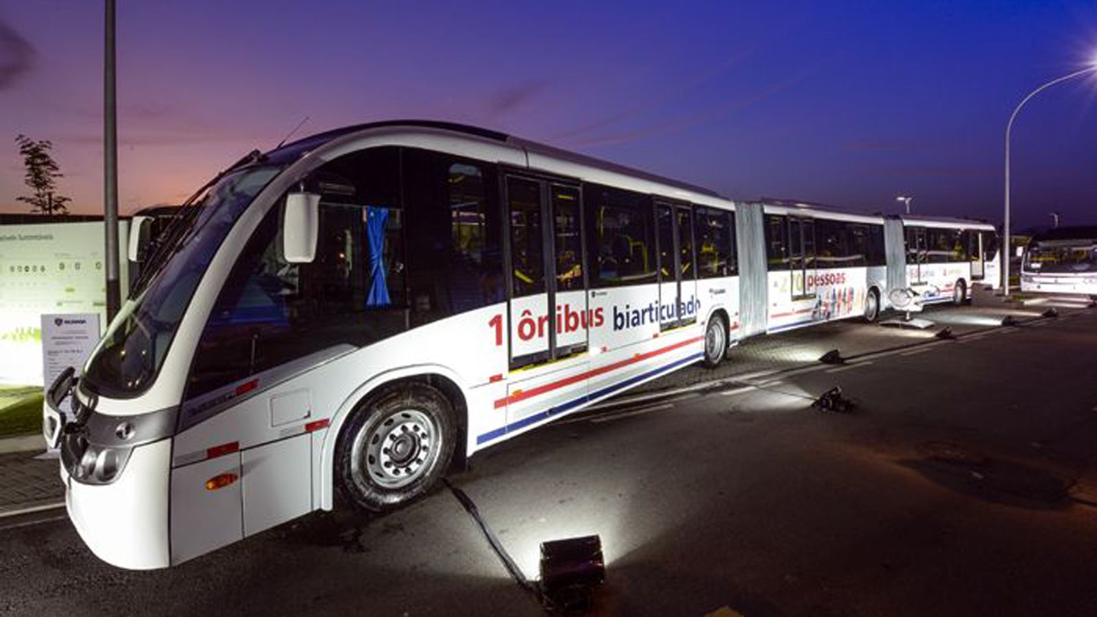 Scania: Νέο αρθρωτό λεωφορείo 28μ.