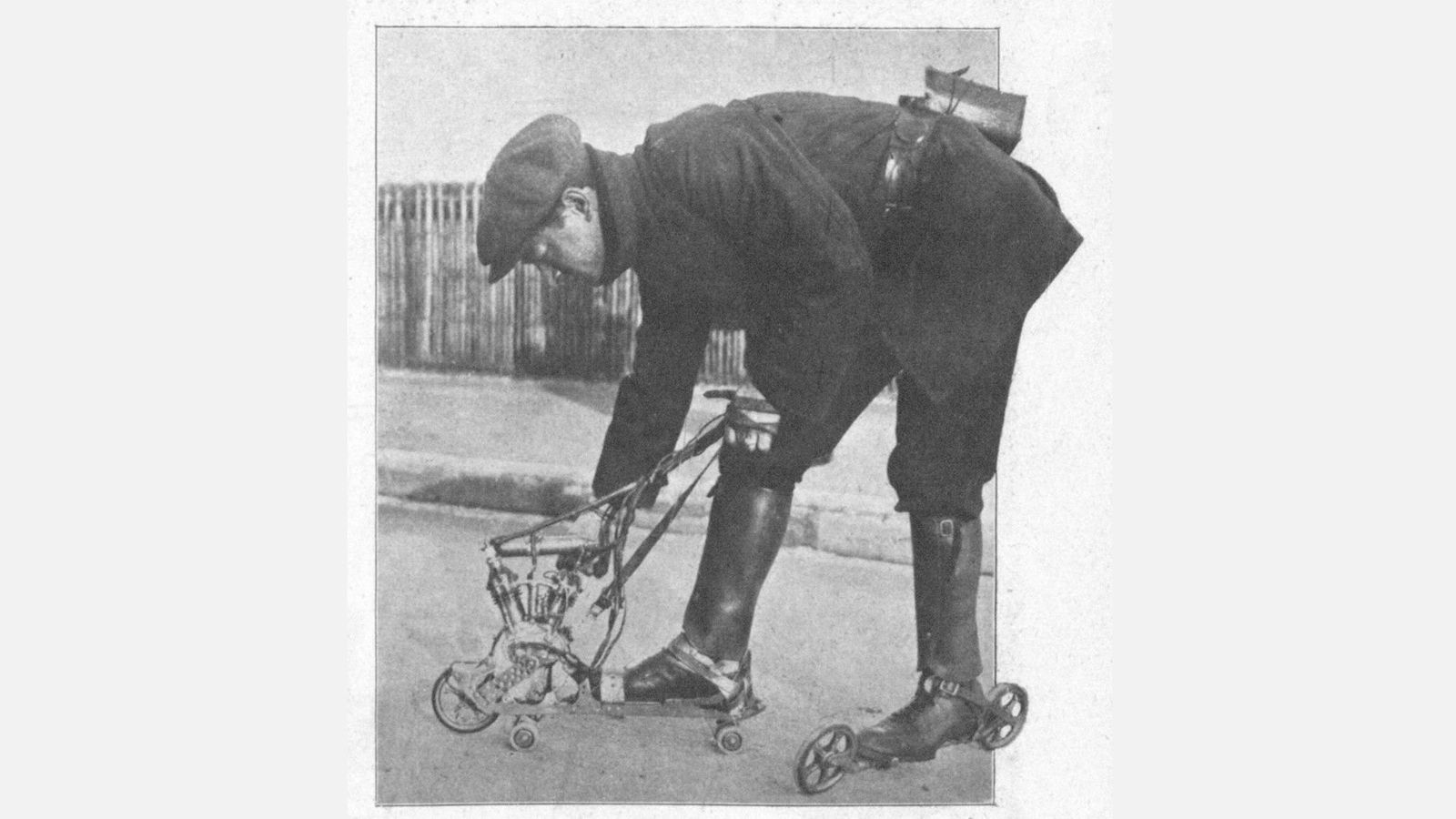 Ο δημιουργός του μηχανικού πατινιού M. Mercier σε δράση.